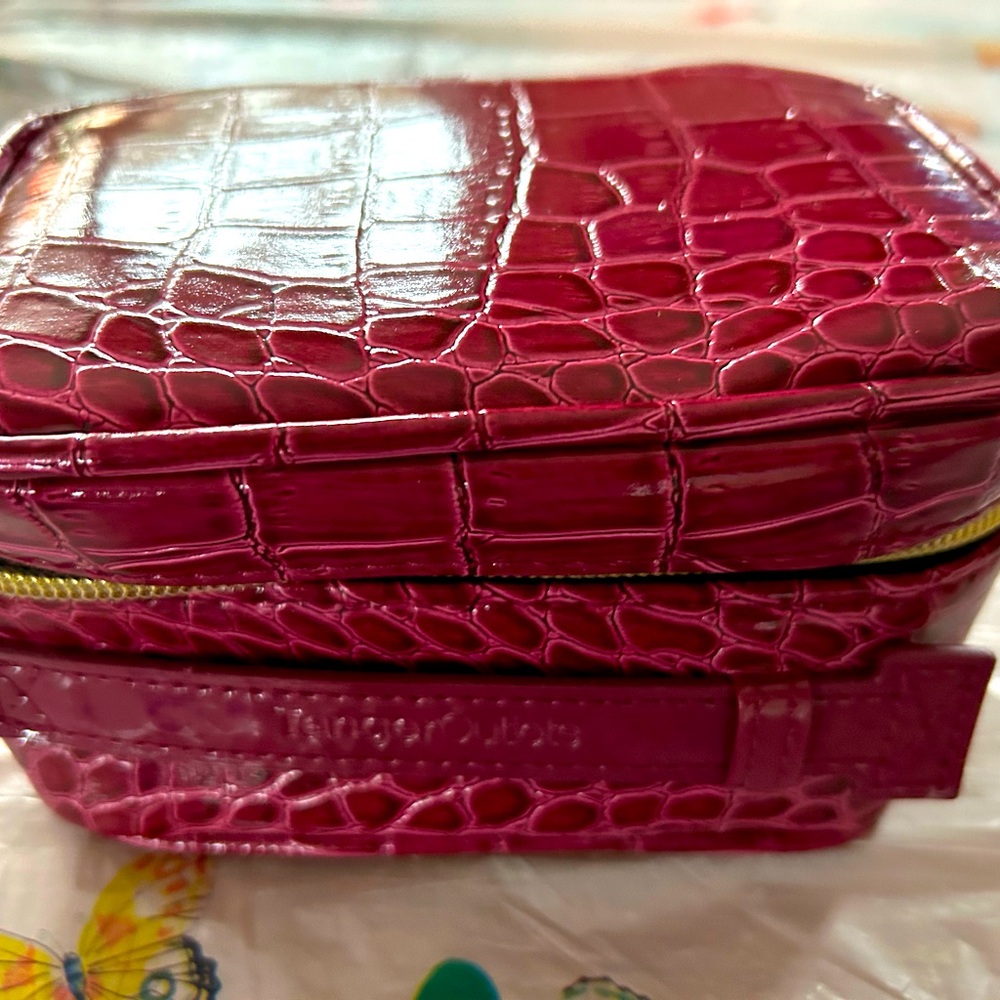 Cosmetic bag